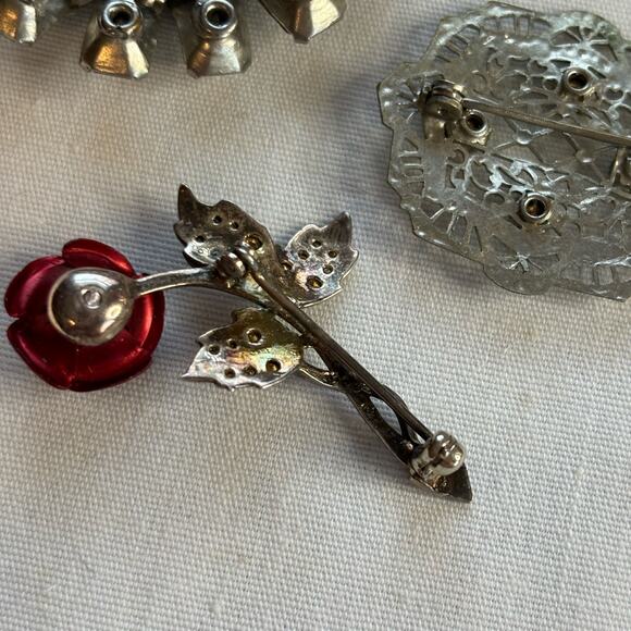 Lot of 6 Vintage Brooches and Earrings Silver Pearls Rhinestones Floral & Grapes - Picture 6 of 15